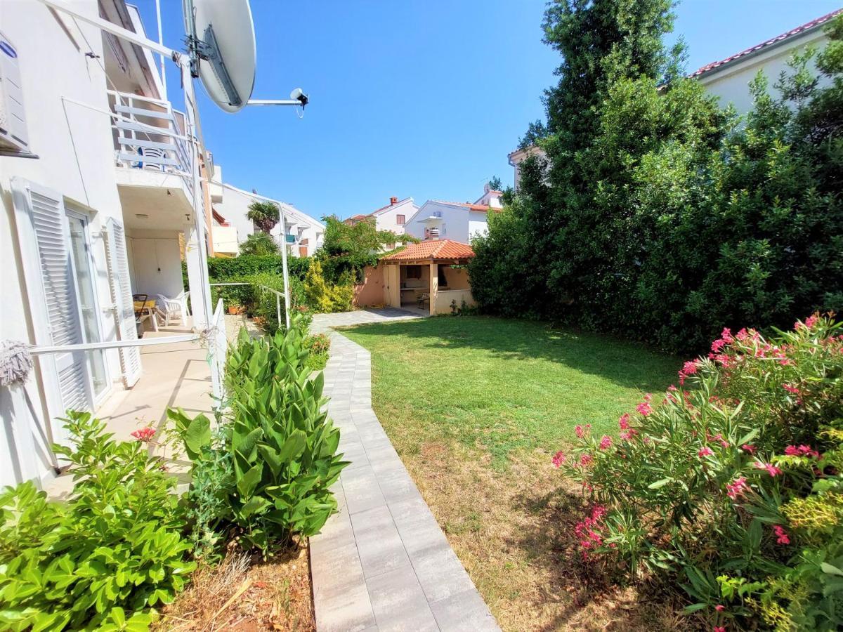 סרימה Apartments Neva & Neva Beach House מראה חיצוני תמונה